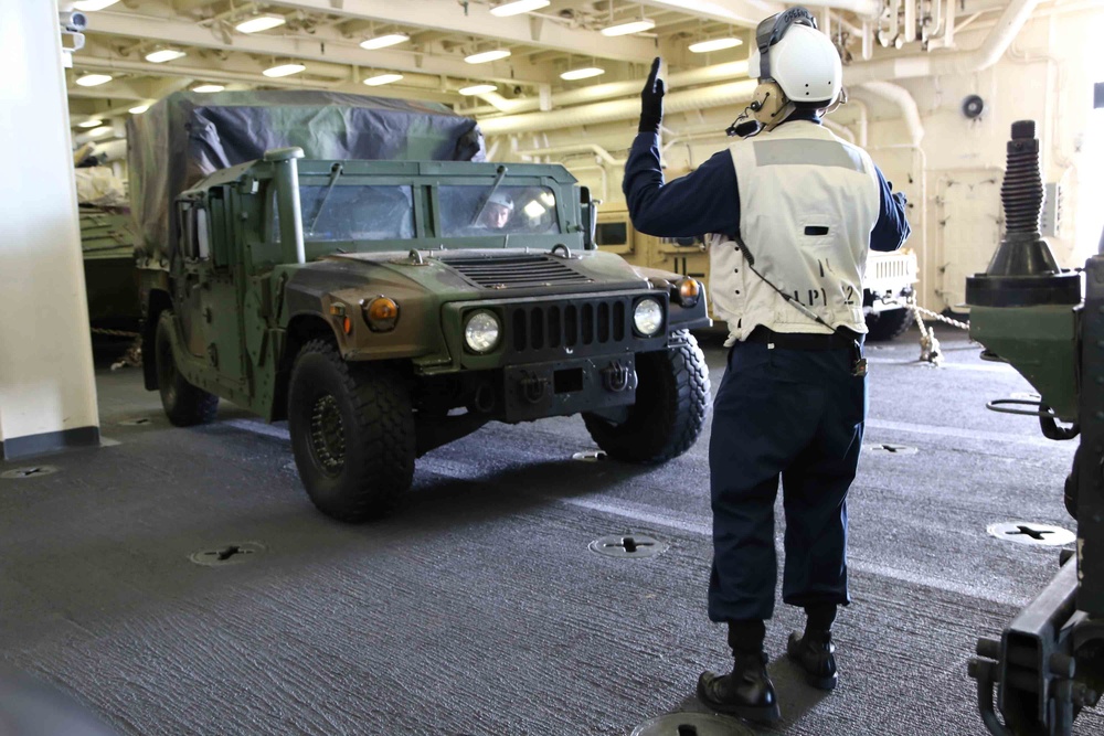 USS San Diego welcomes LCACs