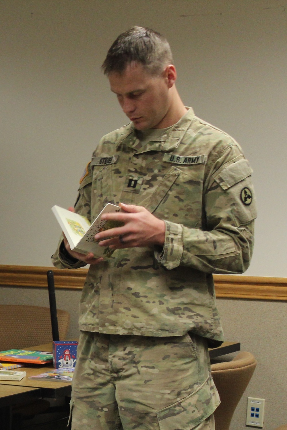 Sustainers read to children from afar