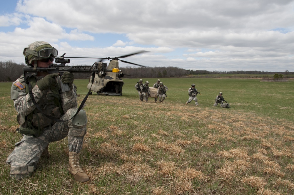 101st Soldiers secure landing zone