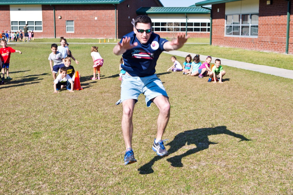 MWHS-2 volunteers at Creekside Elementary School