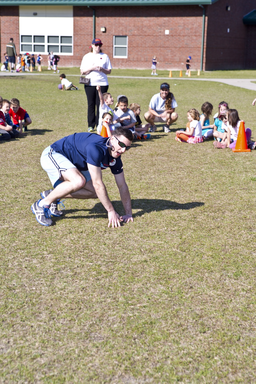 MWHS-2 volunteers at Creekside Elementary School