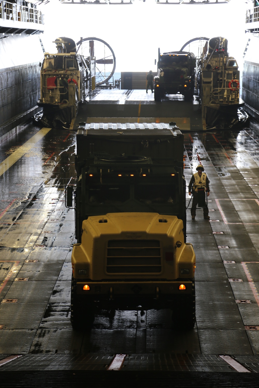 LCAC loading