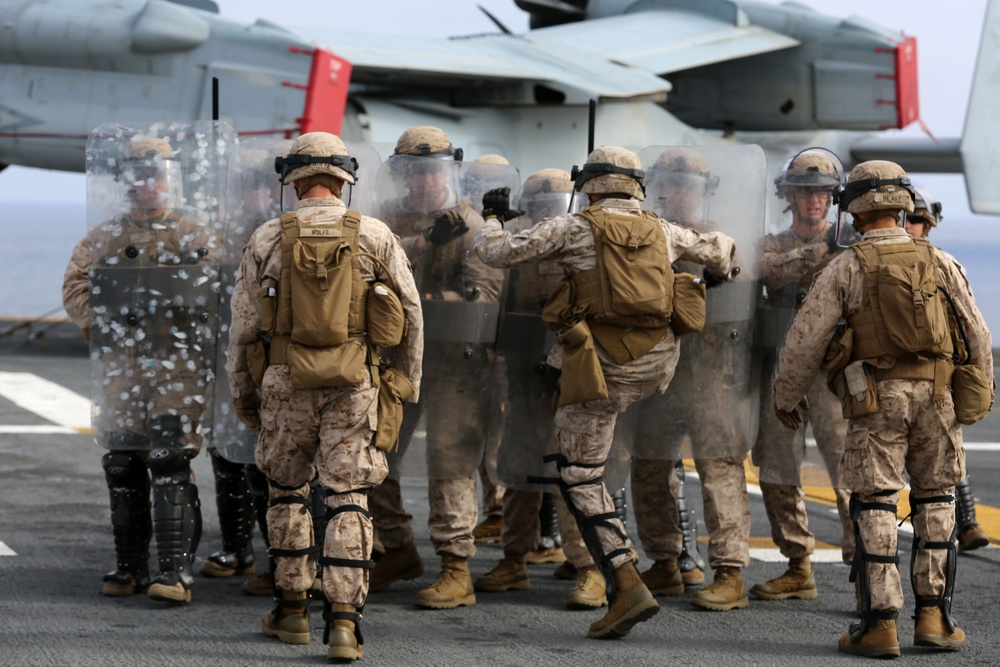 11th MEU Marines control chaos aboard USS Makin Island