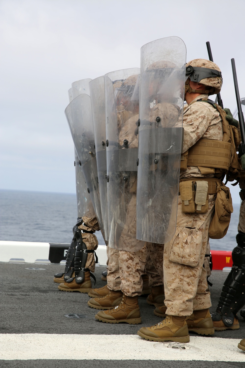 11th MEU Marines control chaos aboard USS Makin Island