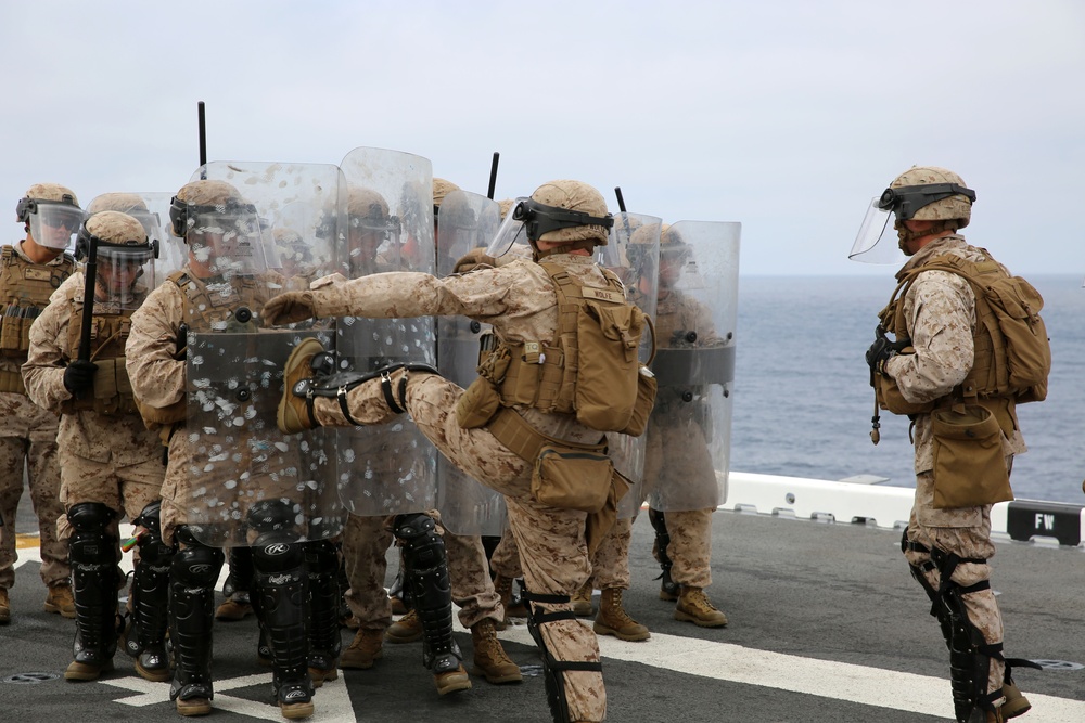 11th MEU Marines control chaos aboard USS Makin Island