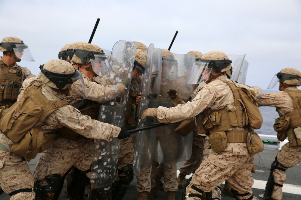 11th MEU Marines control chaos aboard USS Makin Island