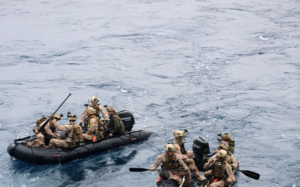 11th MEU raid force conducts VBSS