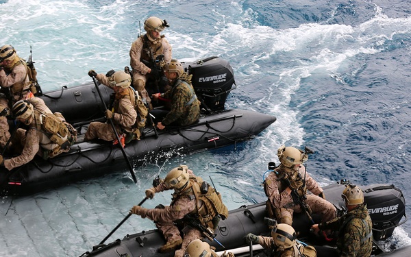 11th MEU raid force conducts VBSS