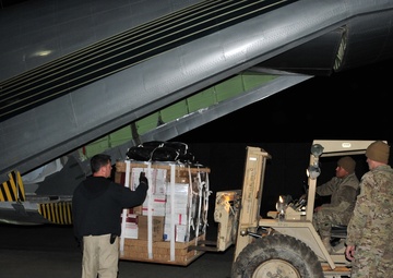 Loading a bundle on a DCH-4 Caribou
