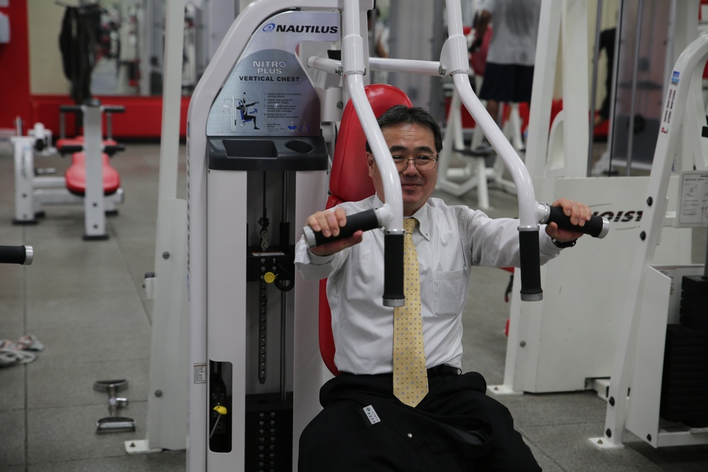 Kitanakagusuku mayor visits Gunners Fitness Center to promote healthy living