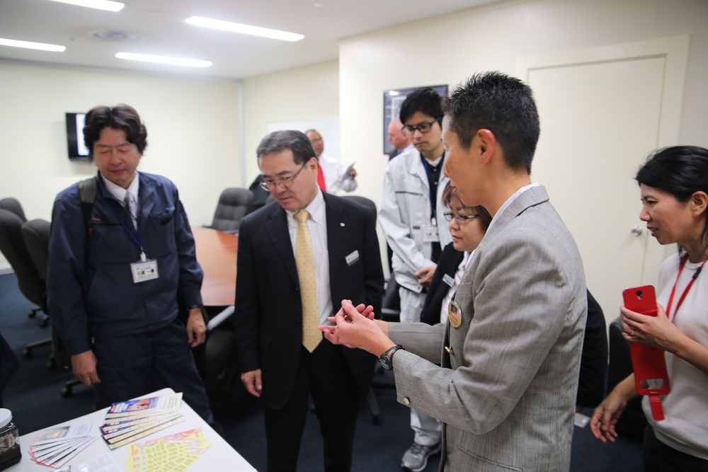 Kitanakagusuku mayor visits Gunners Fitness Center to promote healthy living