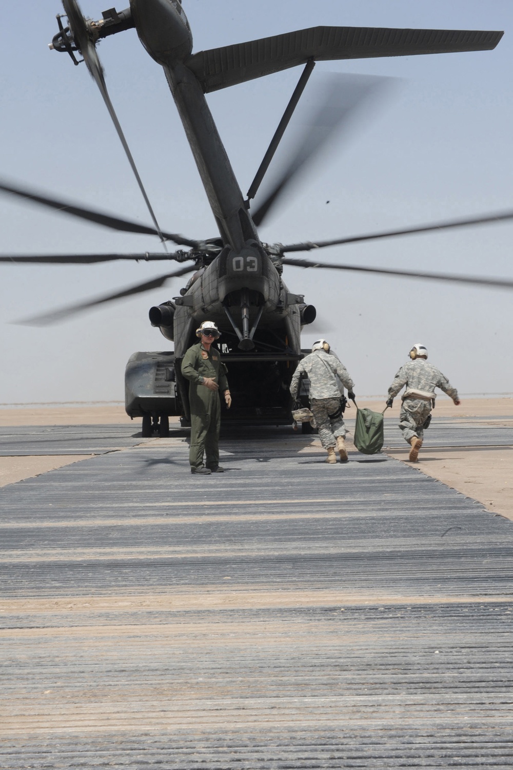 Navy MH-53E Sea Dragon helicopter