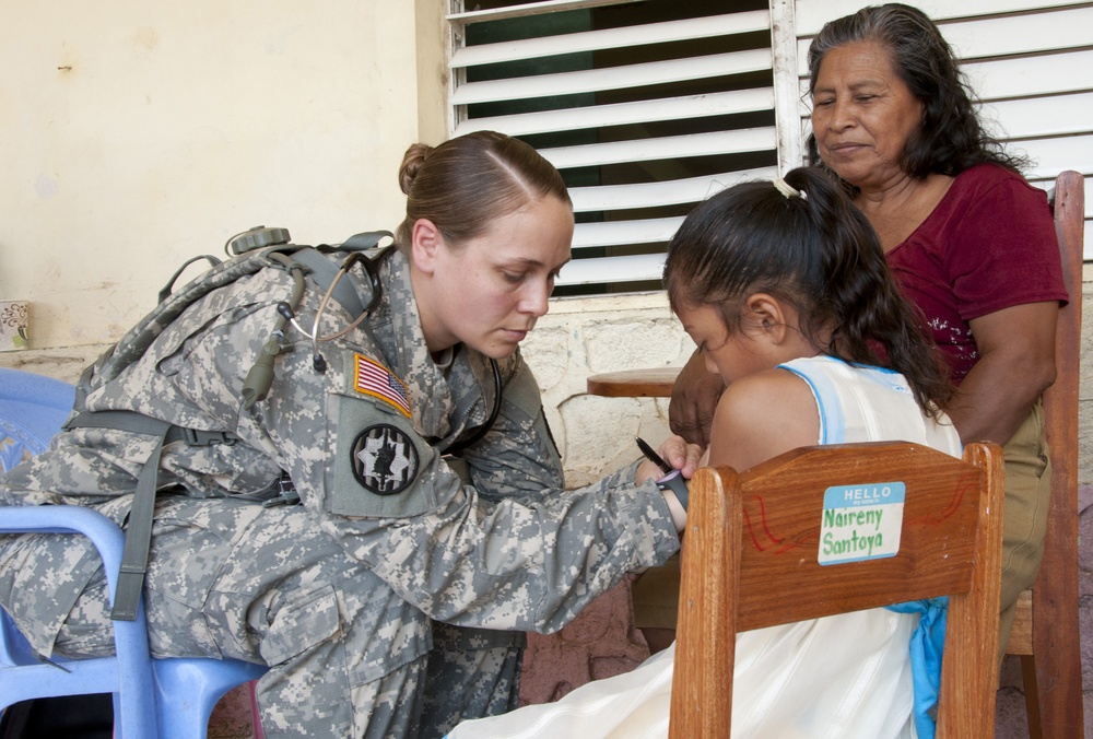 Army medic tests Spanish-speaking skills, learns civil affairs in Belize