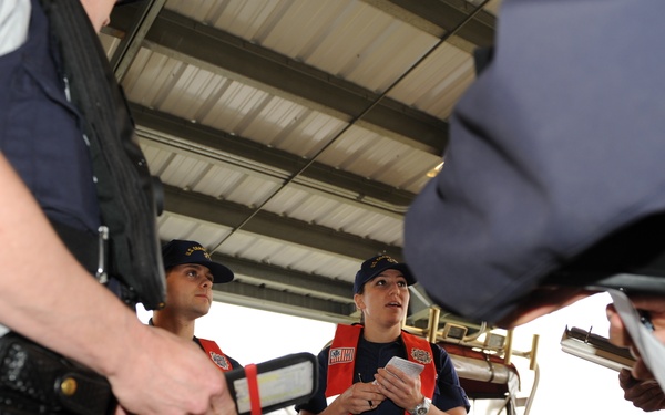 US - Canadian 'shiprider' training integrates crew, combats cross-border crime