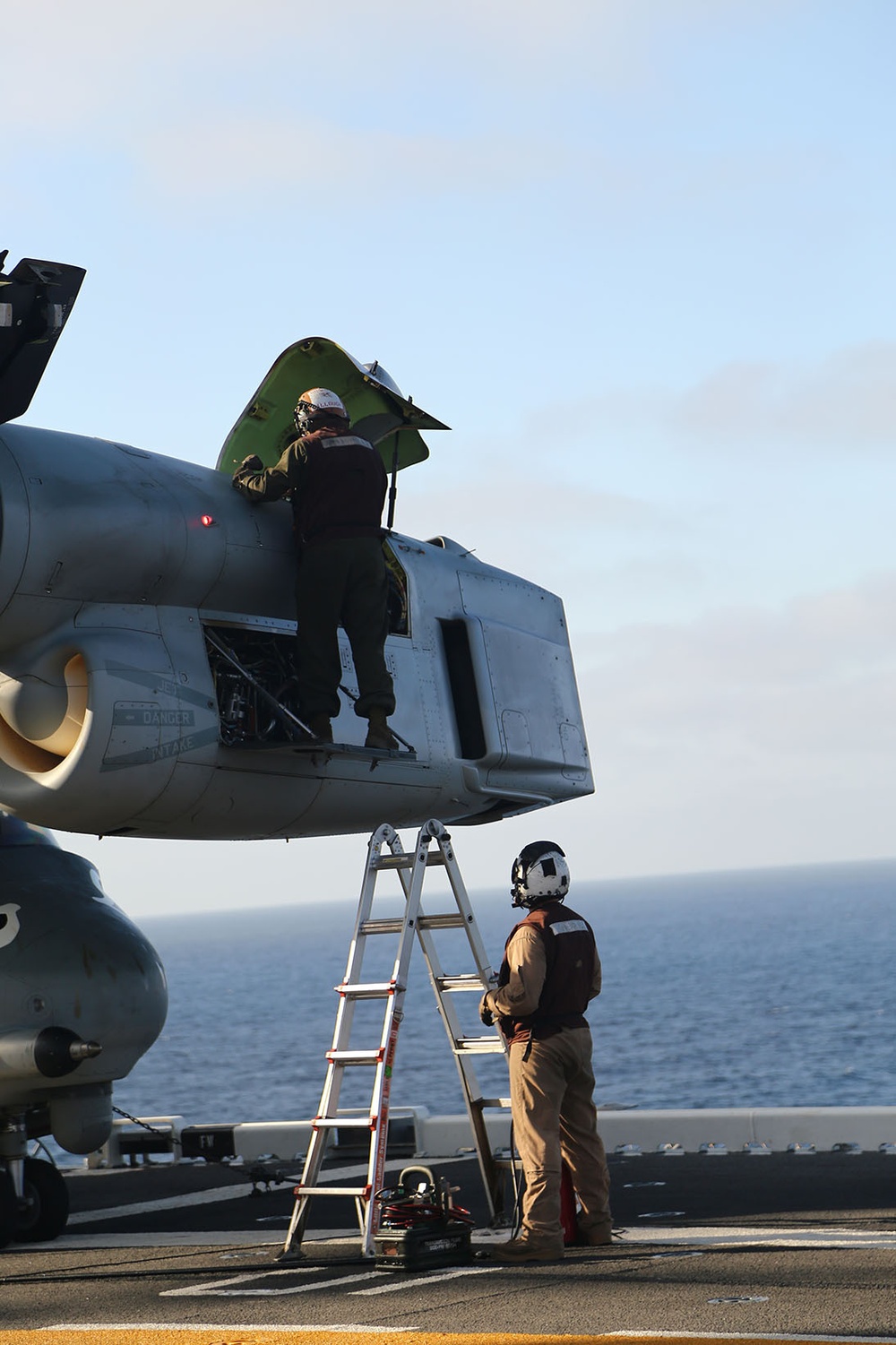 11th MEU Marines launch for simulated vertical assault mission