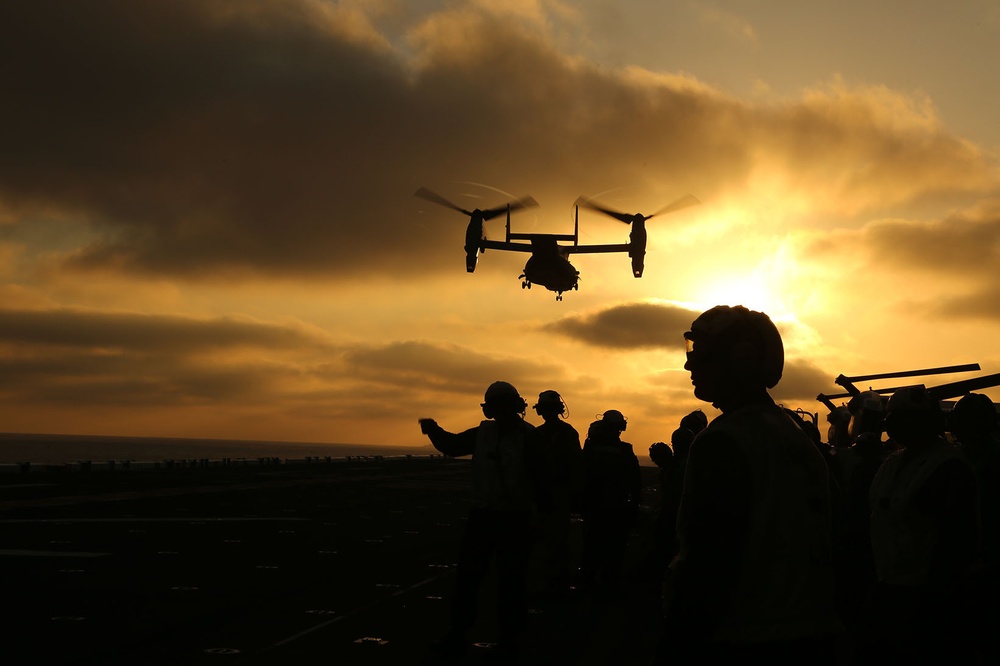 11th MEU Marines launch for simulated vertical assault mission