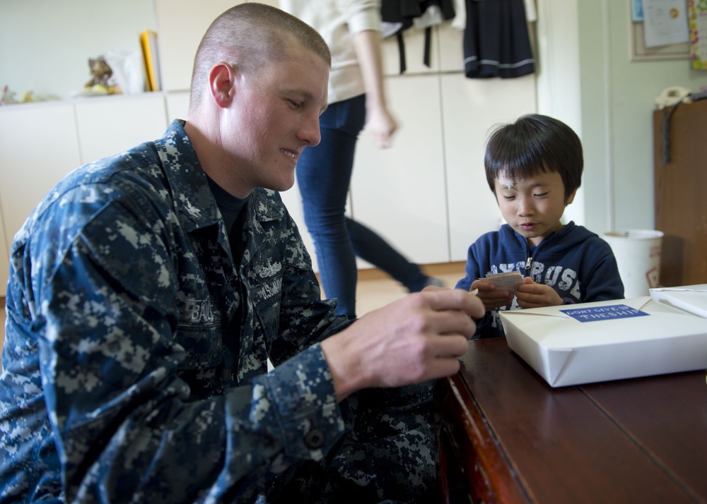 USS Lake Erie sailors give back