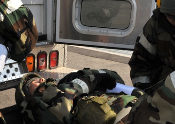 Airmen, Soldiers team up during dust-off, medevac