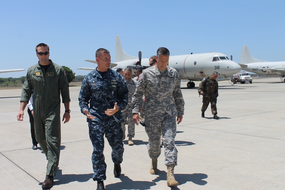 Leaders take tour of P-3C Orion