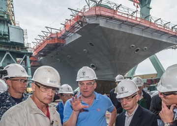 Senators tour USS Abraham Lincoln