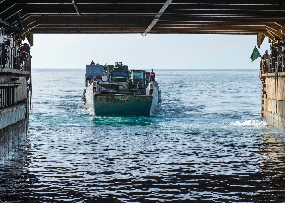 USS Gunston Hall action