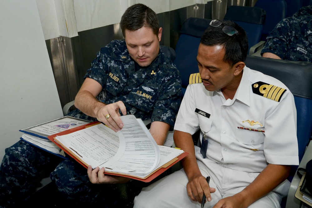 USS Frank Cable sailors conduct seminar in Malaysia