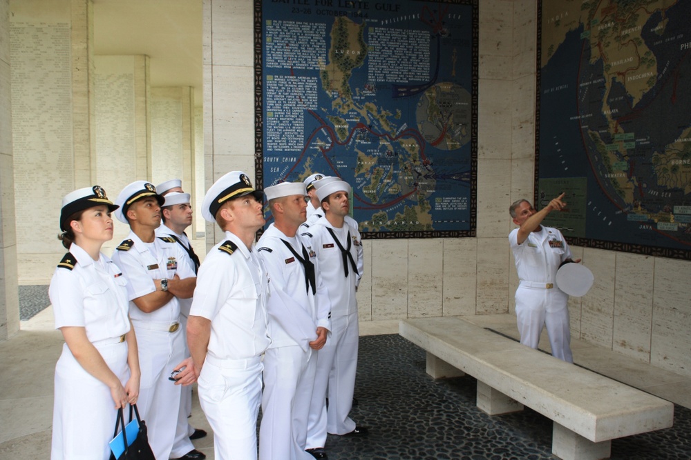 USS Howard concludes visit to Manila