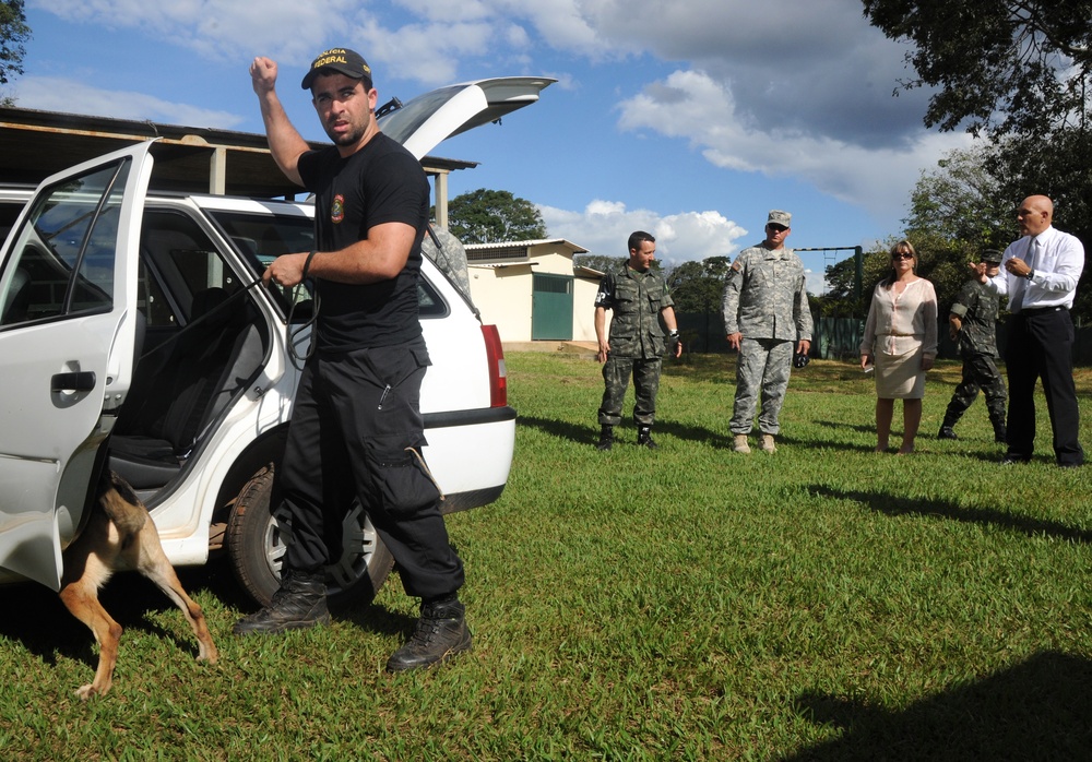 Army South, Brazil partner to discuss working dogs ahead of World Cup, Olympics