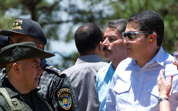 Honduran president visits TIGRES, Junglas and 7th Group Green Berets