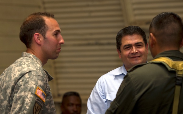 Honduran president visits TIGRES, Junglas and 7th Group Green Berets