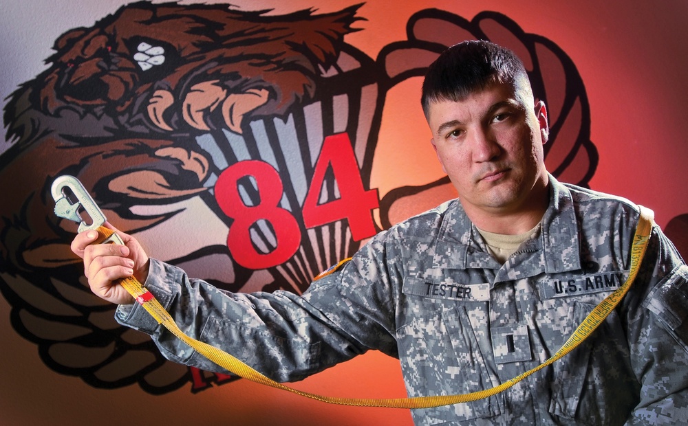 Army jumpmaster is 'good to hook!'
