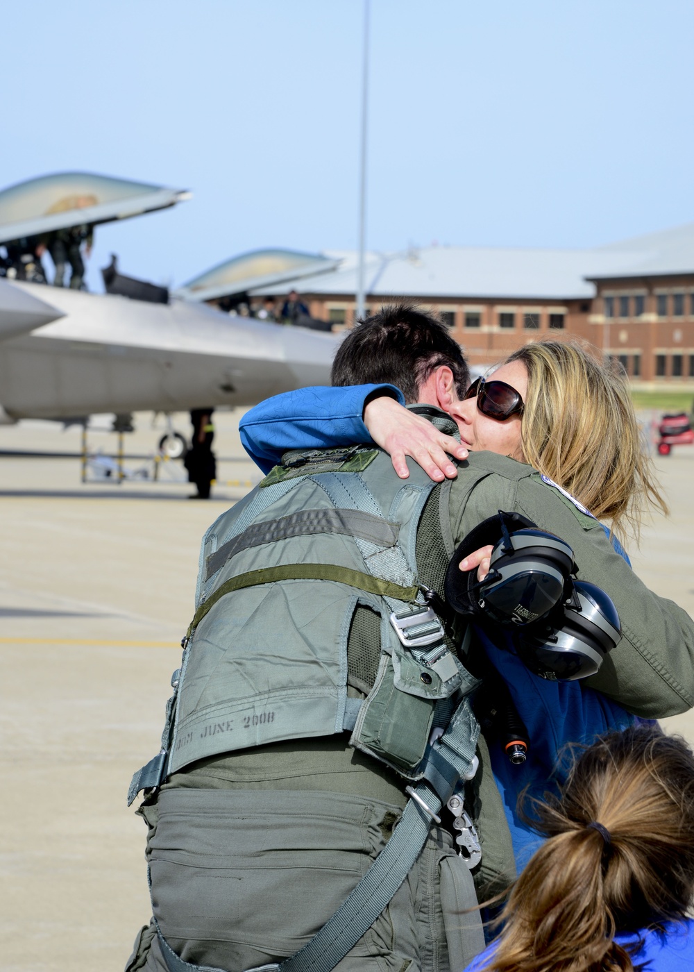 94th FS Airmen, F-22s return from Japan