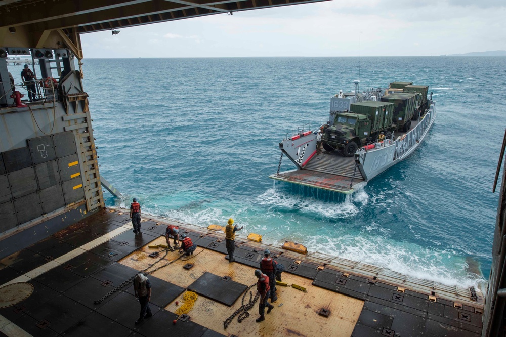 Landing craft utility 1633 departs USS Ashland