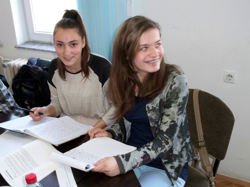 Mentors for youth at home and in Kosovo