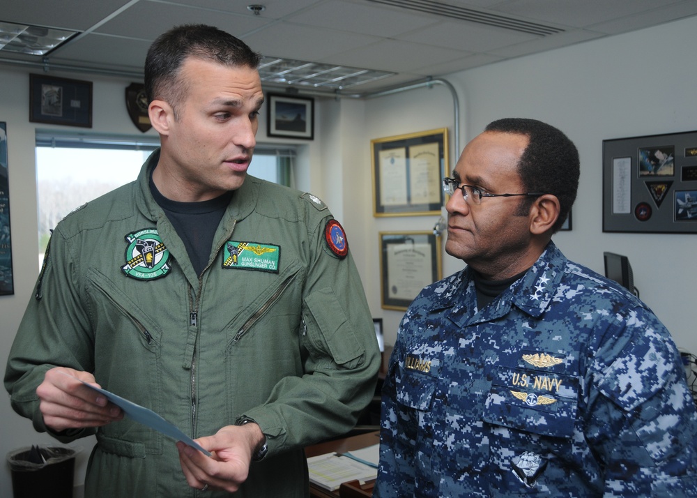 Vice Adm. Mel Williams Jr. visit to VFA 105