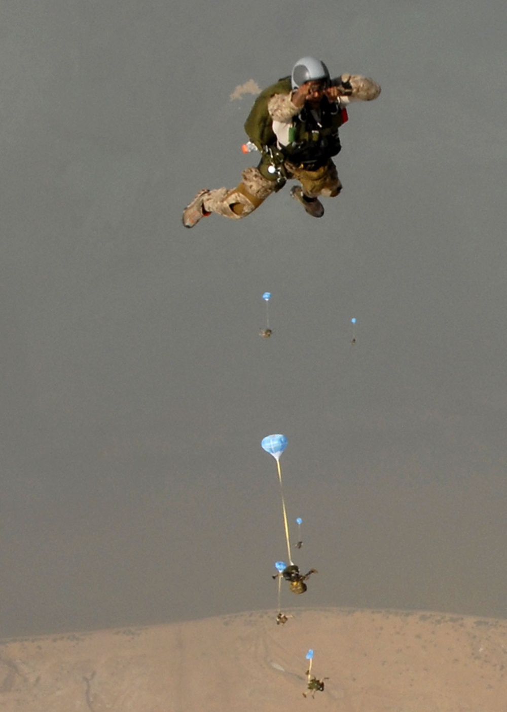 13th MEU skydiving evolution