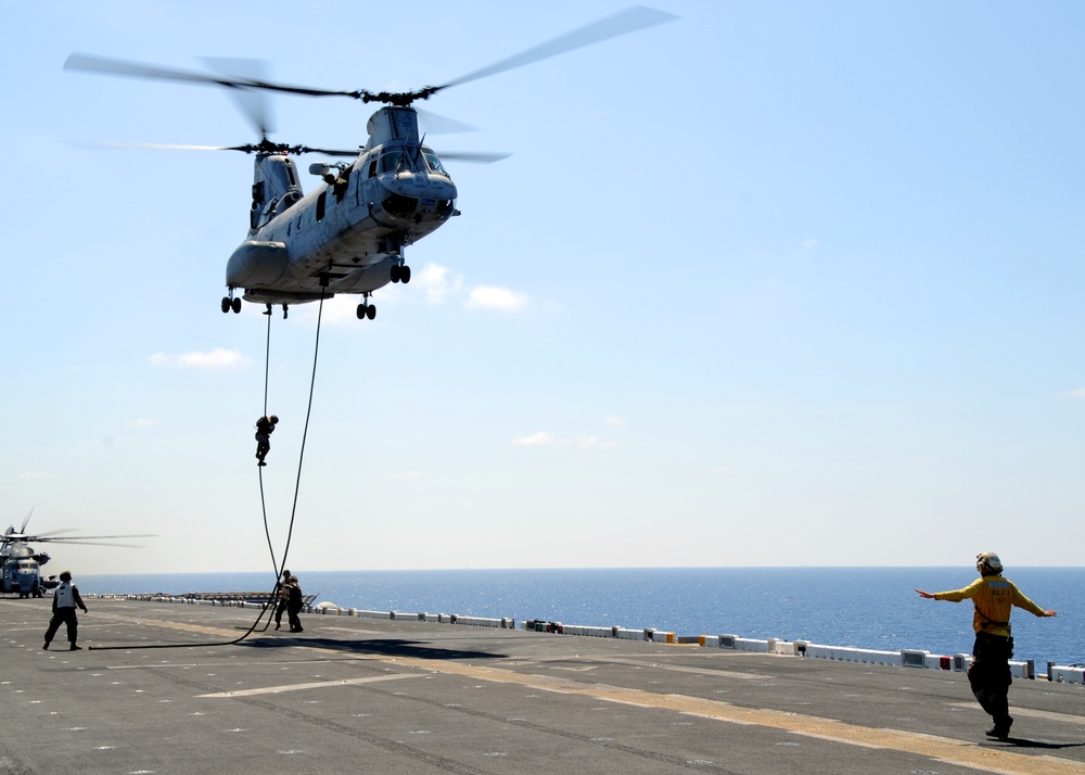 31st MEU Marines rappel aboard USS Essex