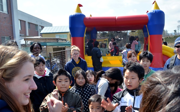 Navy Misawa Sailors Visit Bikou-en Children's Care Center for Easter
