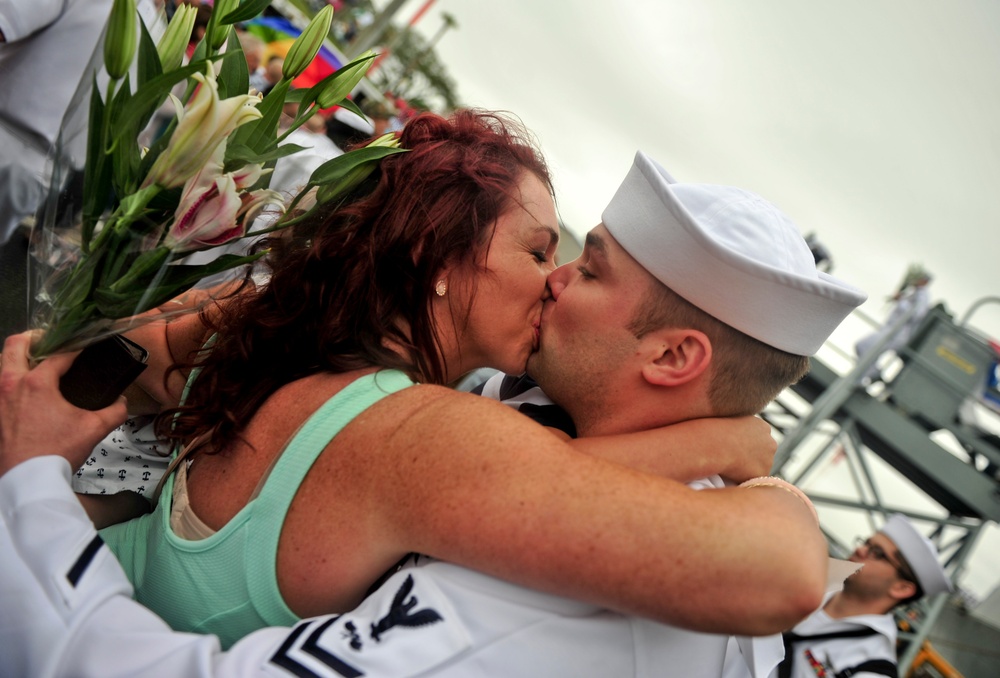 USS Gettysburg homecoming