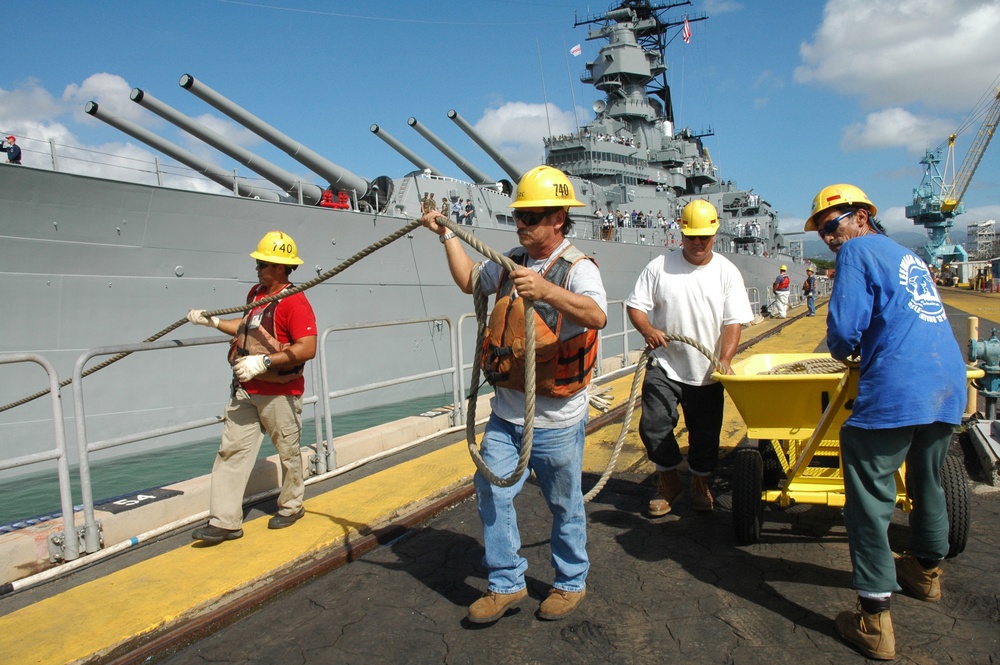 Battleship Missouri undocking