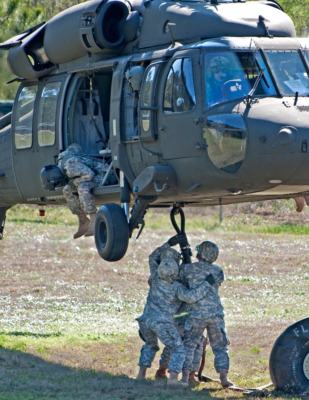 Alabama Guard units collaborate for sling load training