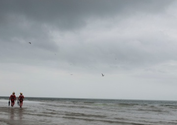 Coast Guard conducts rescue training at San Luis Pass
