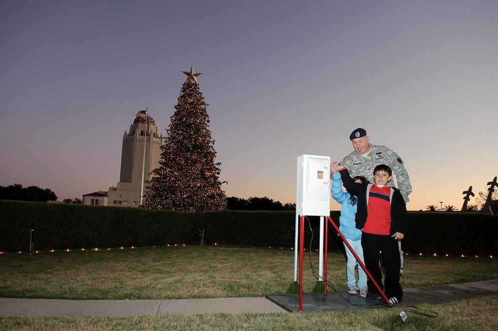 Holiday tree lighting