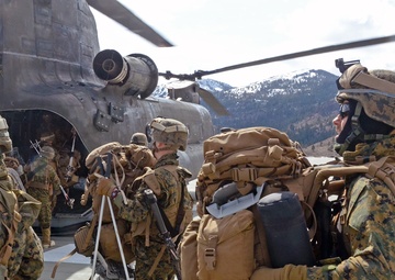 California National Guard Chinooks airlift Marines training in mountain warfare tactics to high elevation landing zones