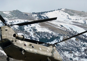 California National Guard Chinooks airlift Marines training in mountain warfare tactics to high elevation landing zones