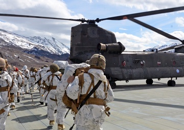 California National Guard Chinooks airlift Marines training in mountain warfare tactics to high elevation landing zones