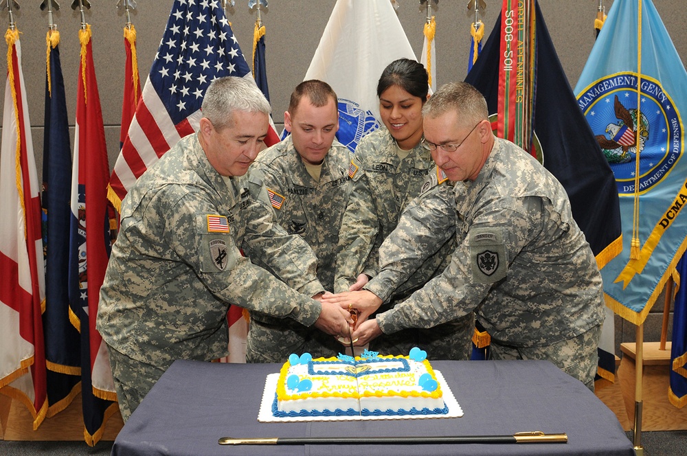 106th birthday of the Army Reserve cake cutting ceremony