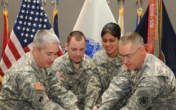 106th birthday of the Army Reserve cake cutting ceremony