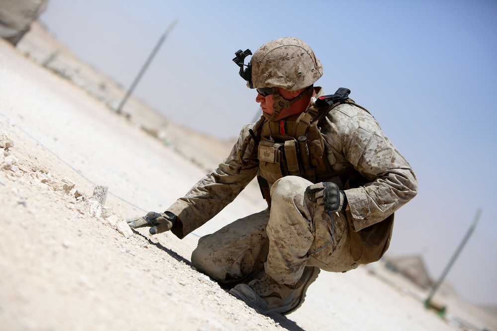 22nd MEU Marines conduct IED drills during an exercise