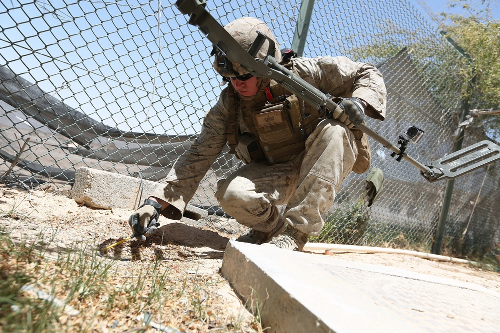 22nd MEU Marines conduct IED drills during an exercise